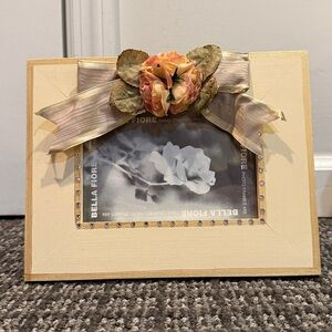 Bella Fiore Cream 4x6 Photo Frame with Floral Accent